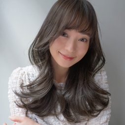 オリーブベージュ