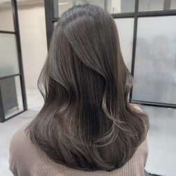 オリーブベージュ