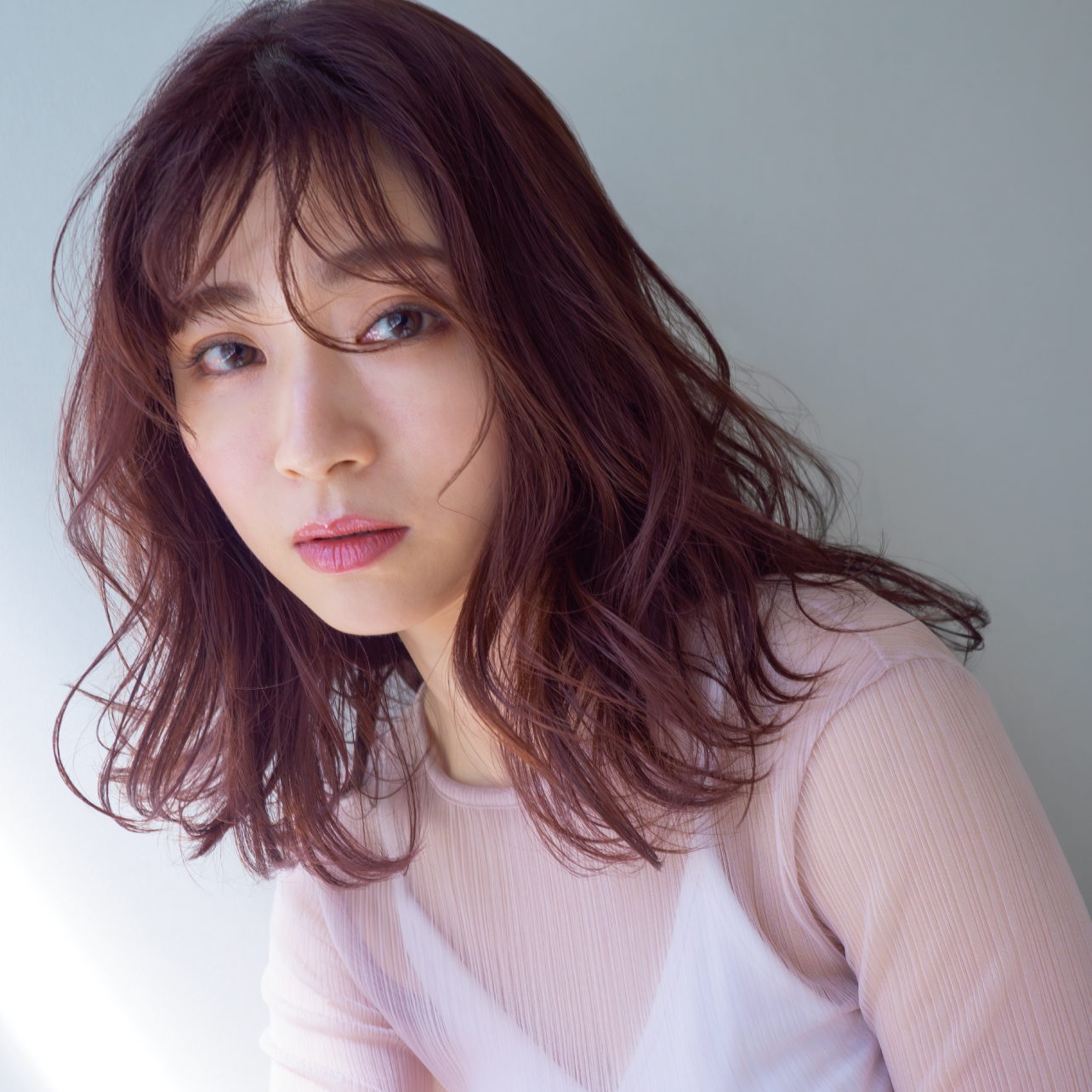 ピンクベージュ