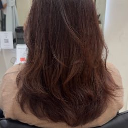 ピンクベージュ