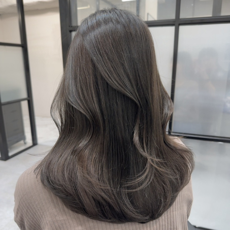 オリーブグレージュ