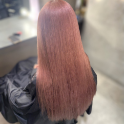 ピンクベージュ