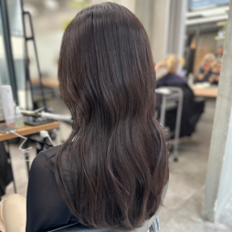 ピンクグレージュ