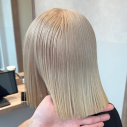 ホワイトベージュ