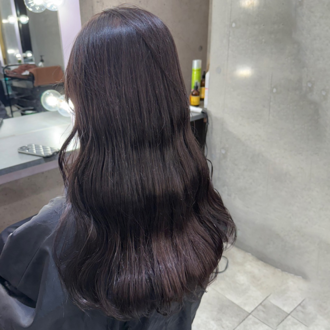 ダークブラウン