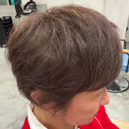 オリーブベージュ