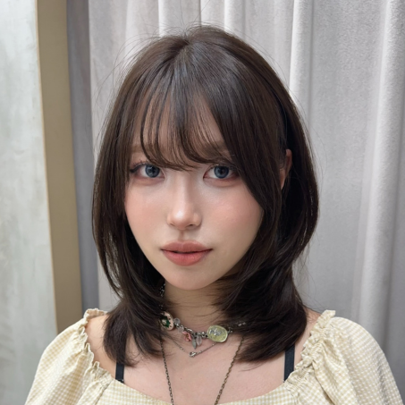 オリーブベージュ